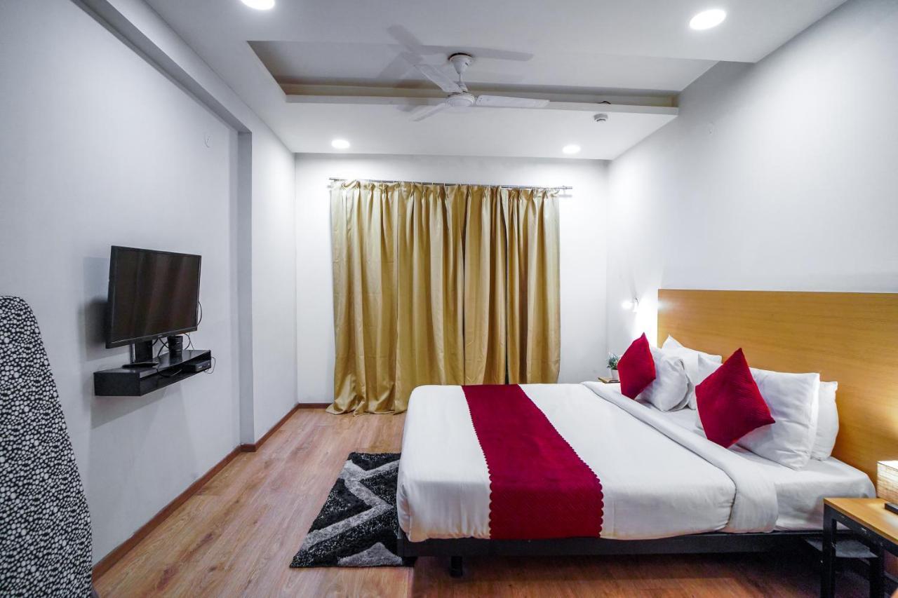 Saltstayz Express - Medicity Near Medanta Hospital คูร์เคาน์ ภายนอก รูปภาพ
