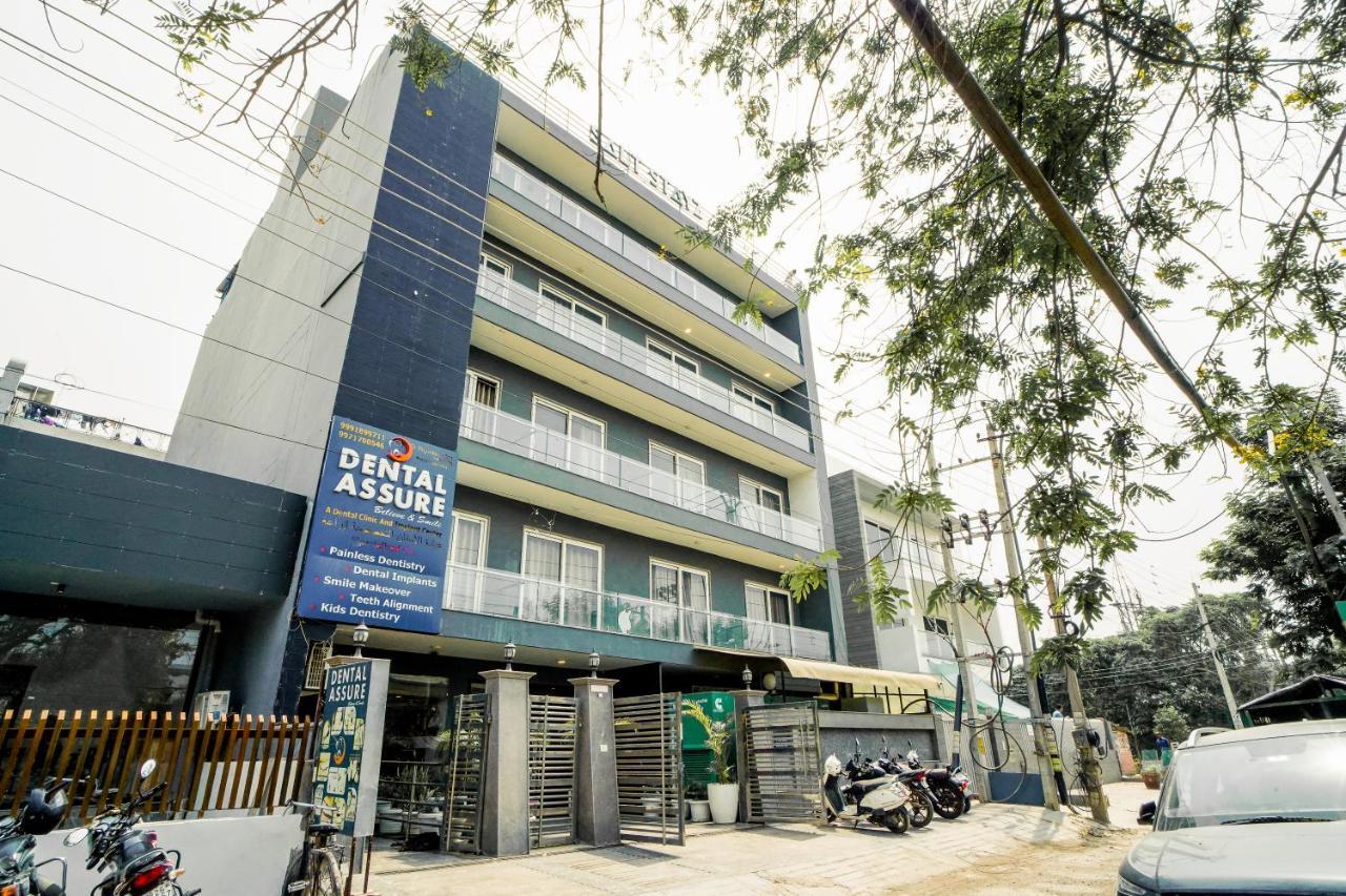 Saltstayz Express - Medicity Near Medanta Hospital คูร์เคาน์ ภายนอก รูปภาพ